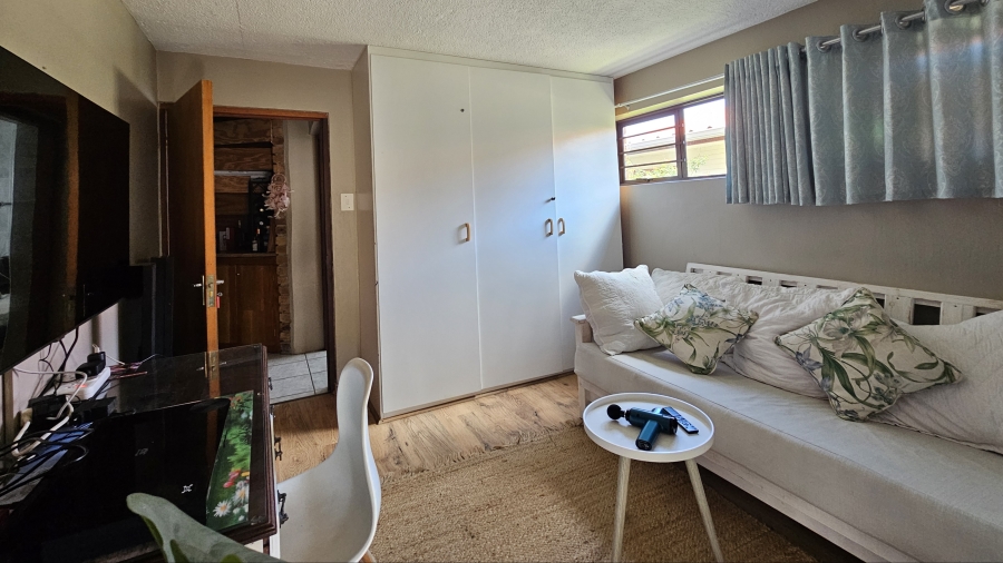 5 Bedroom Property for Sale in Voelklip Western Cape